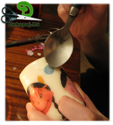 Приклеиваем кружочки на пустые места Приклеиваем кружочки