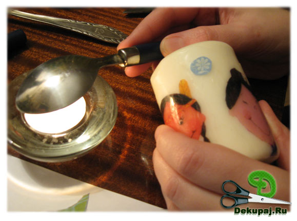 Предпоследний этап мастер-класса по декупажу свечи Предпоследний этап мастер-класса по декупажу свечи